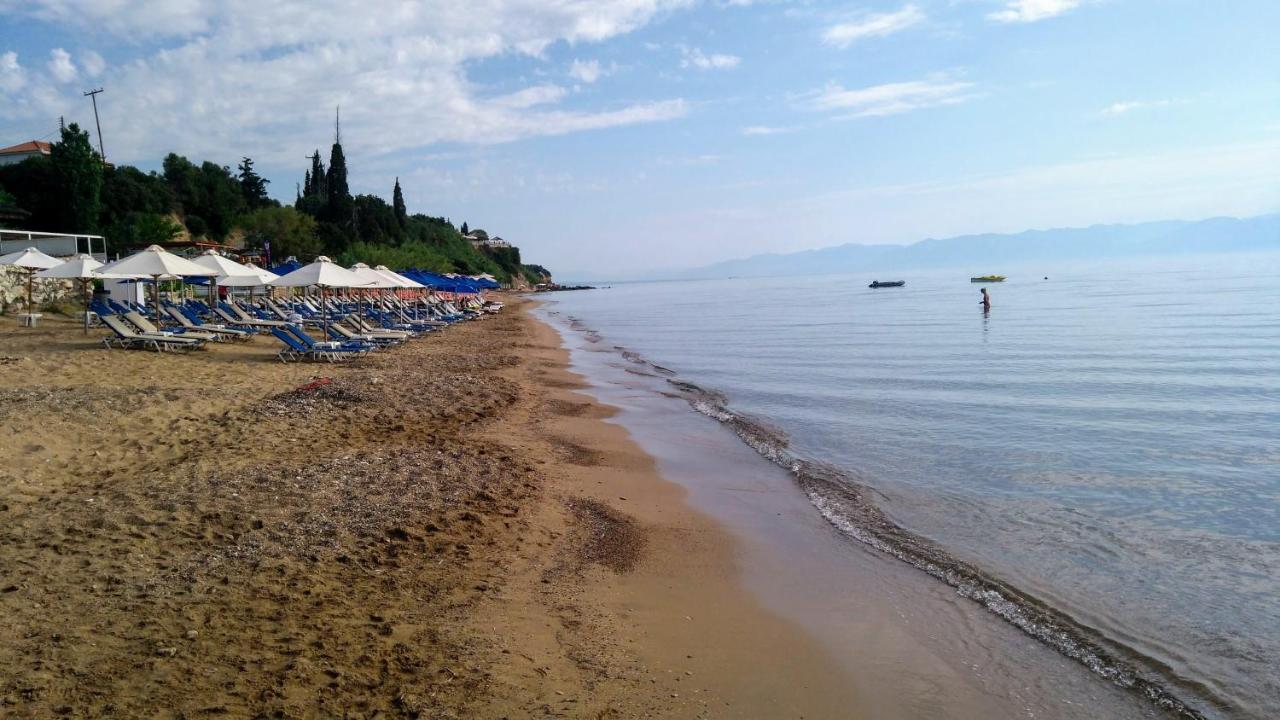 Takis Haikos House Two Minutes Walk To The Beach Peroulia Vounaria Exterior photo