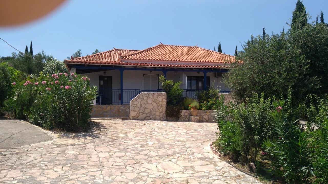 Takis Haikos House Two Minutes Walk To The Beach Peroulia Vounaria Exterior photo